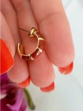 NWT Leeada Mini Maroon Hoop Earrings Gold Burgundy